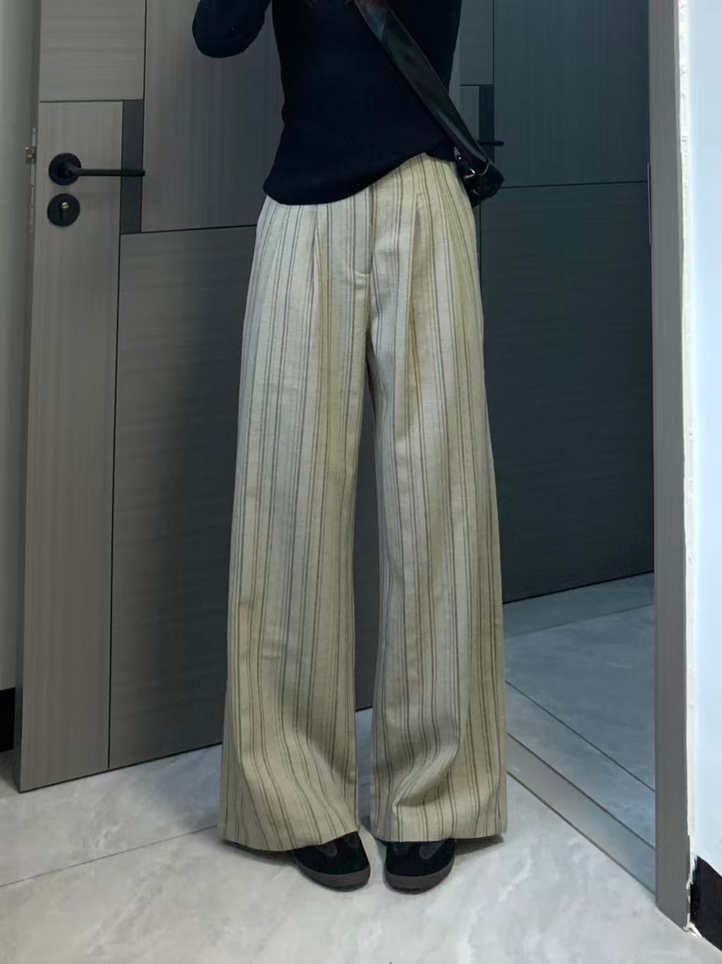 Side view showing drape and pocket detail