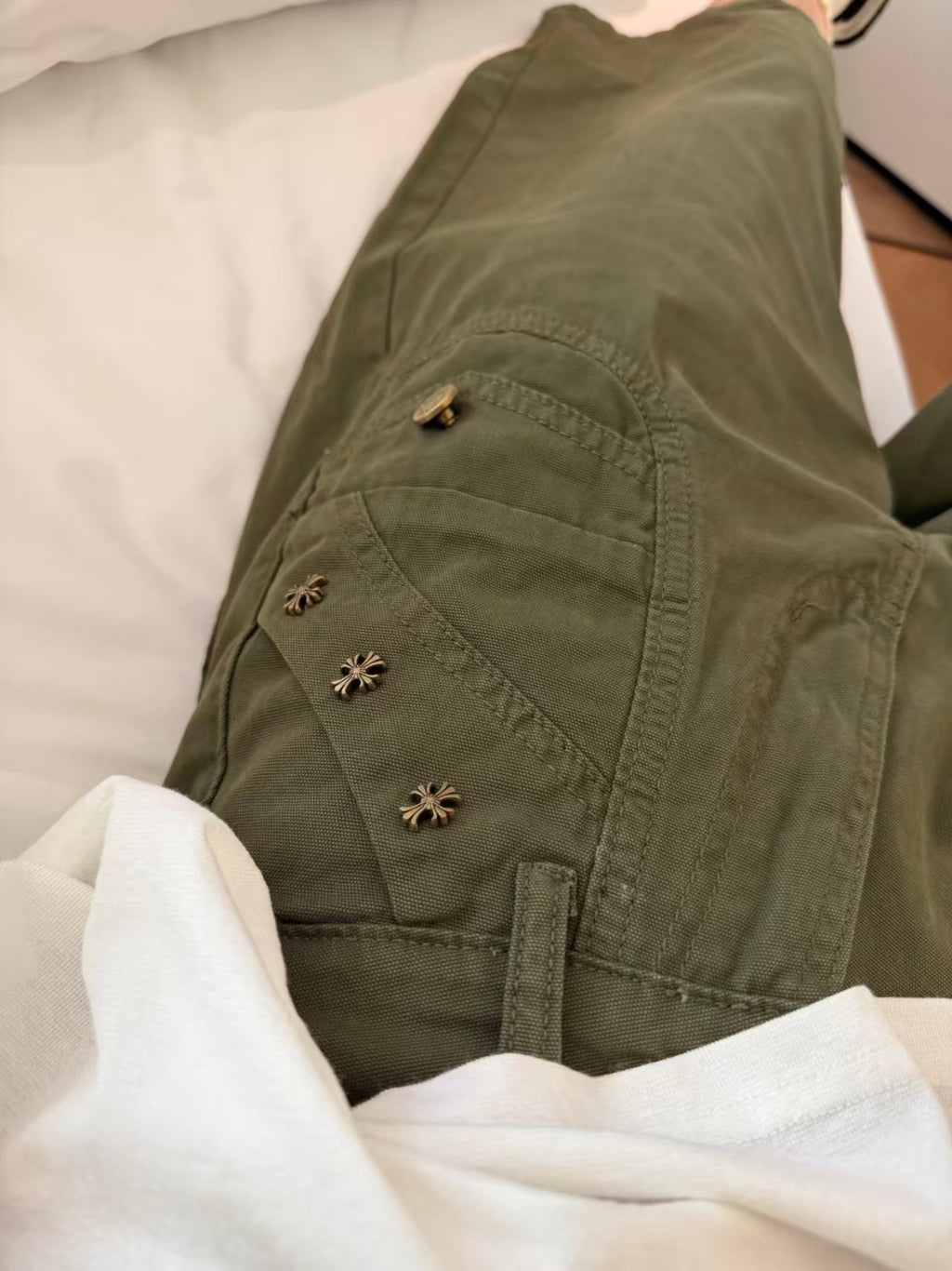 Dark navy cargo cropped pants full outfit