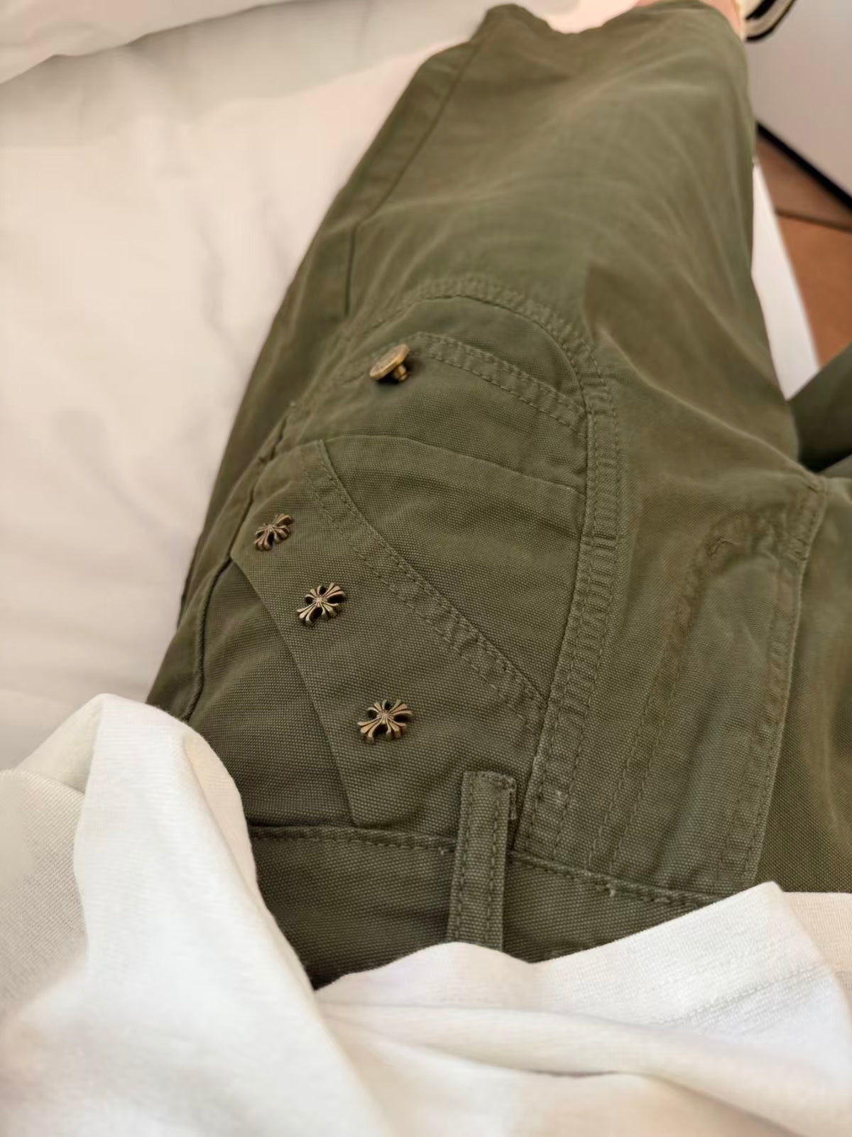 Dark navy cargo cropped pants full outfit