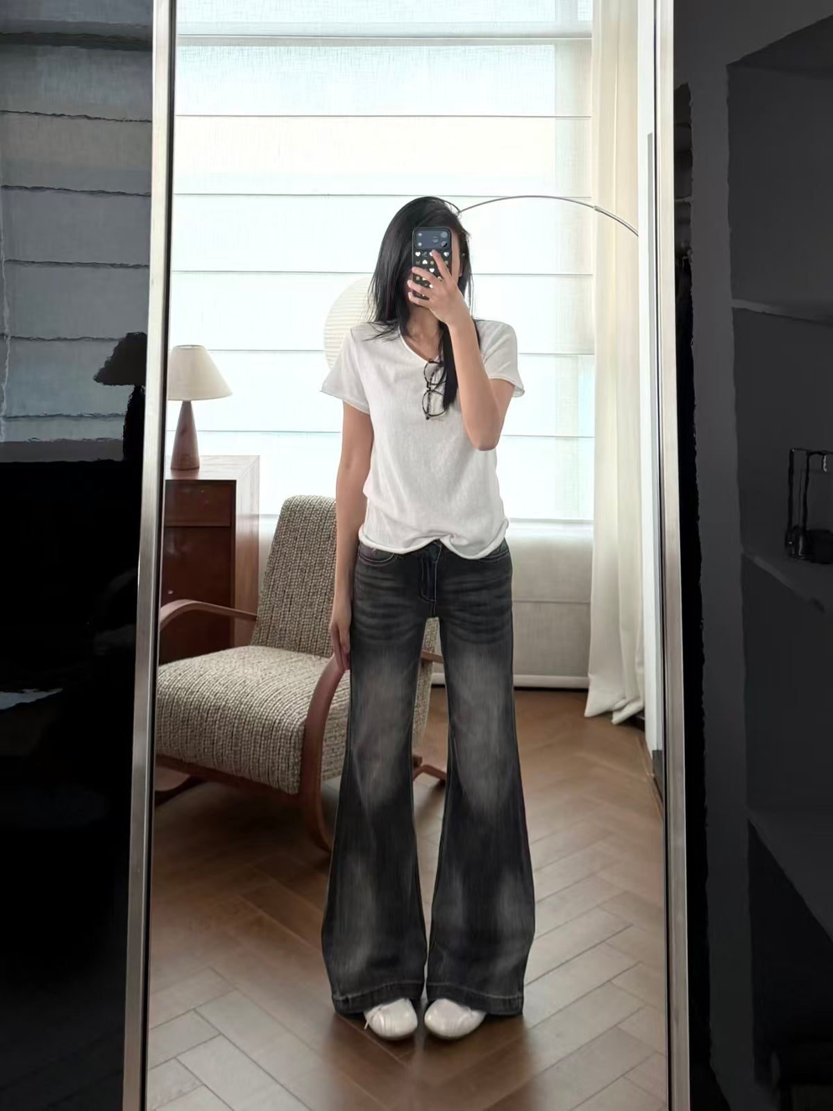 Vintage Wash Flare Jeans - leg detail